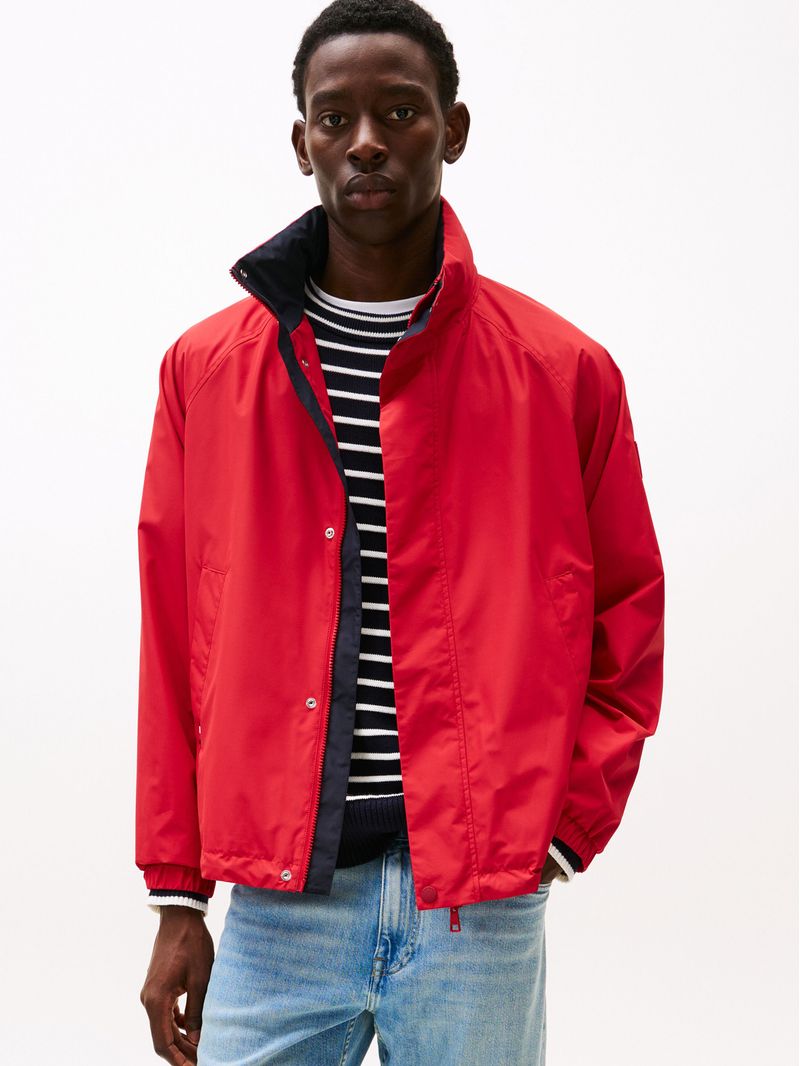 Campera-con-capucha-y-parche-del-logo