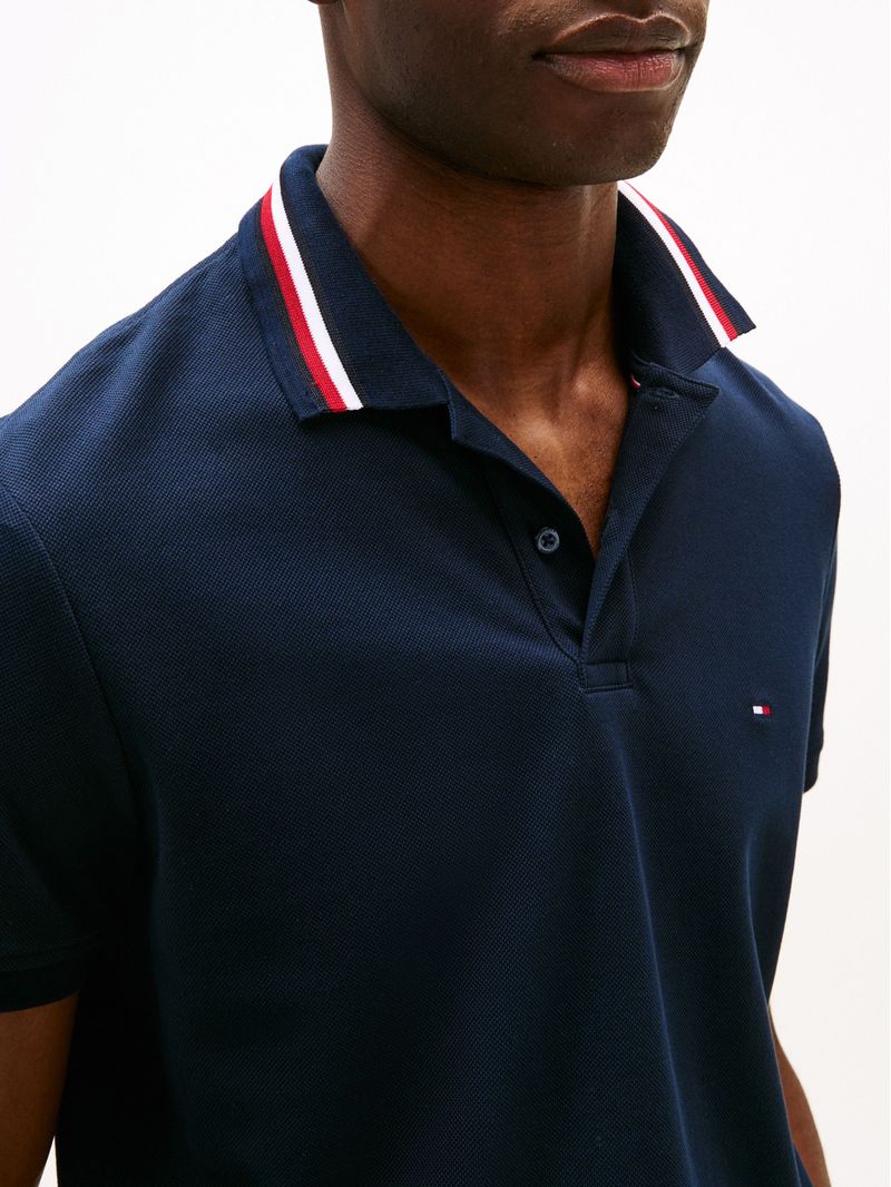 Chomba-de-corte-regular-con-cuello-distintivo