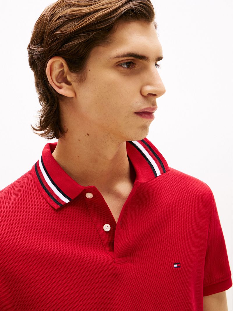 Chomba-de-corte-regular-con-cuello-distintivo