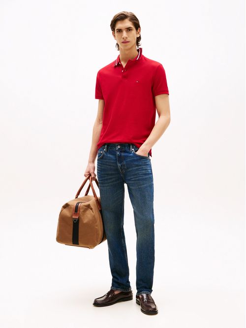 Chomba de corte regular con cuello distintivo