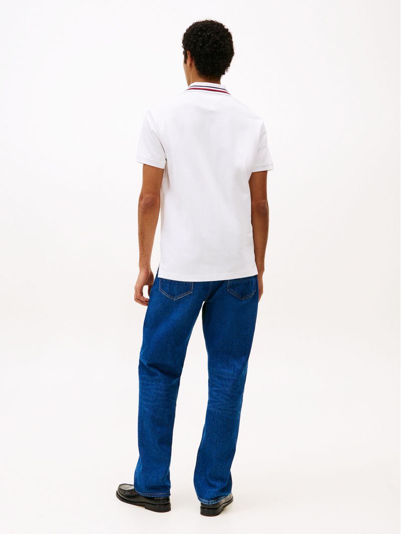 Chomba-de-corte-regular-con-cuello-distintivo