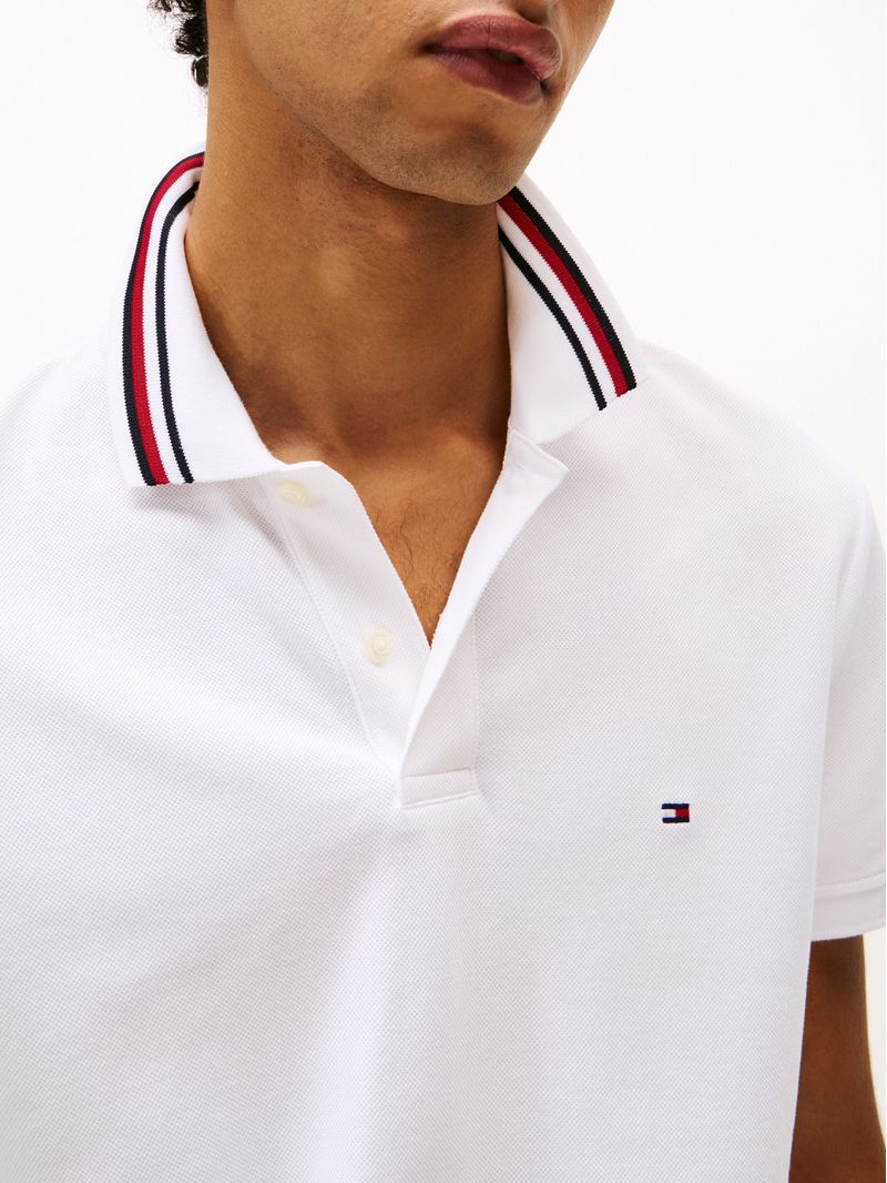 Chomba-de-corte-regular-con-cuello-distintivo