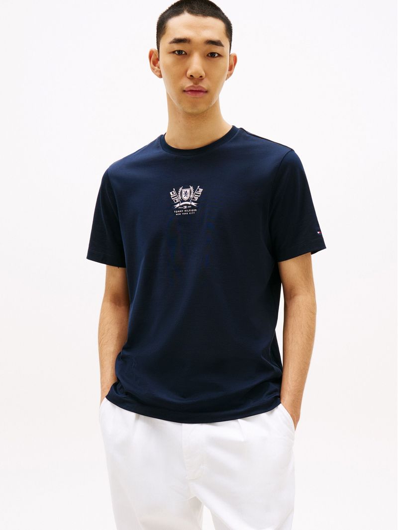Remera-de-cuello-redondo-con-logo