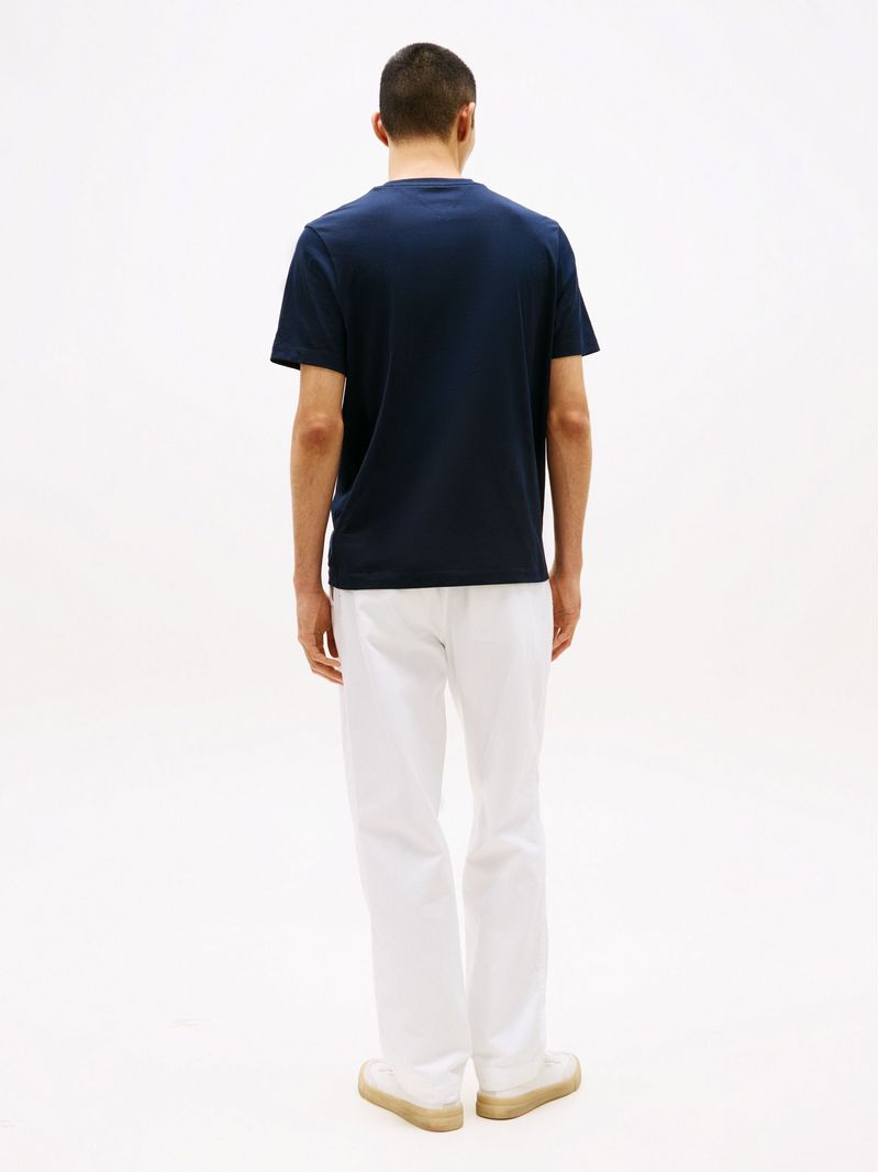 Remera-de-cuello-redondo-con-logo