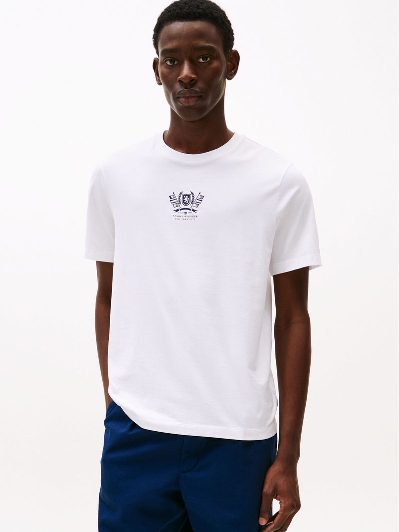 Remera-de-cuello-redondo-con-logo