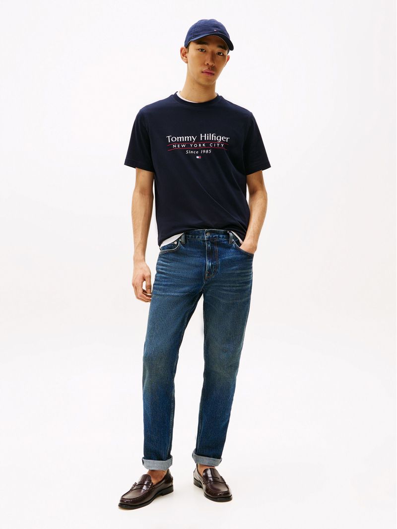 Remera-de-cuello-redondo-con-logo