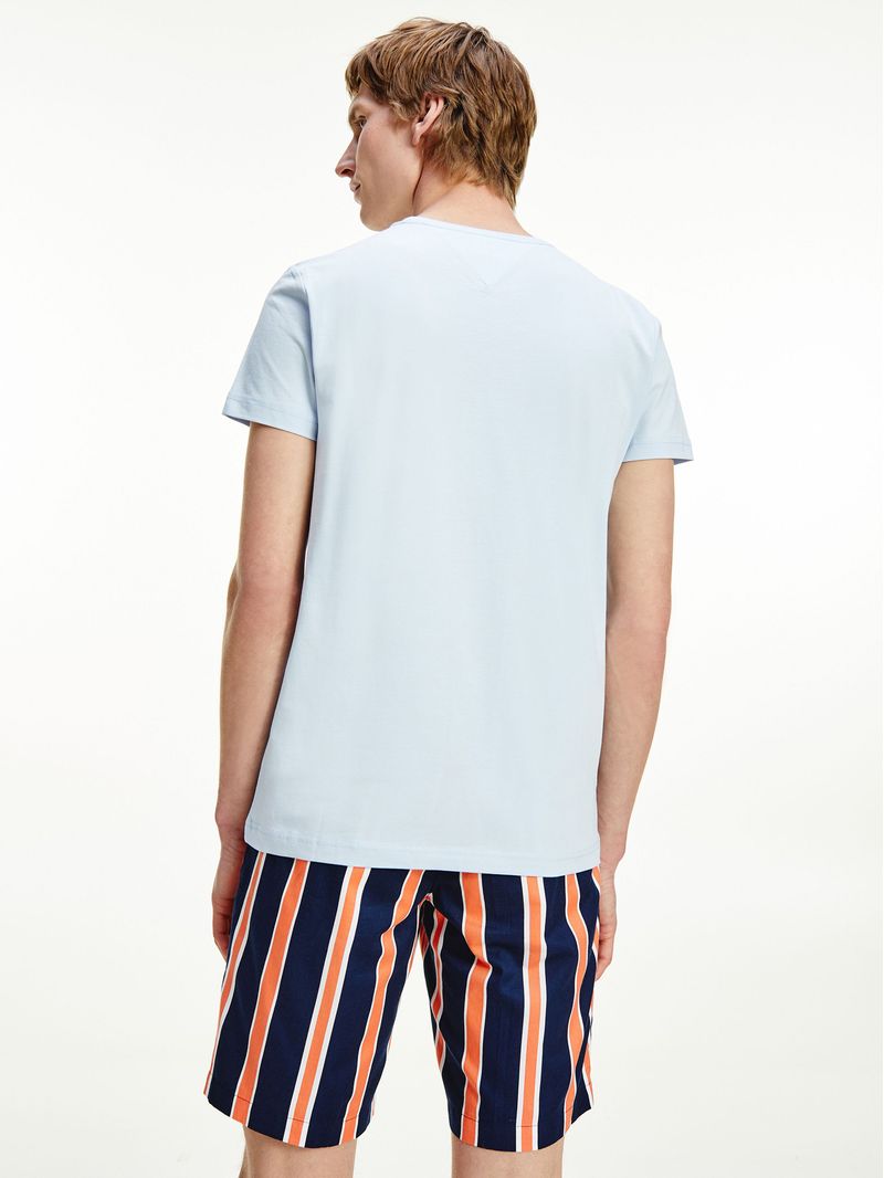 Remera-de-cuello-redondo-y-corte-extra-slim