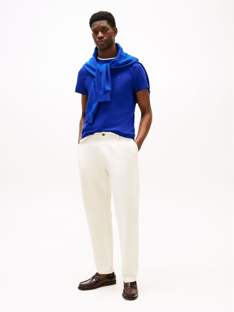 Remera-de-cuello-redondo-y-corte-extra-slim