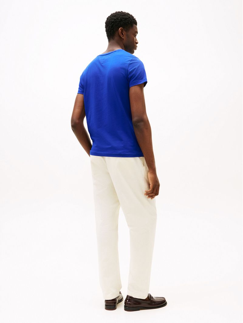 Remera-de-cuello-redondo-y-corte-extra-slim