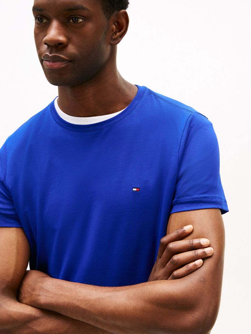 Remera-de-cuello-redondo-y-corte-extra-slim