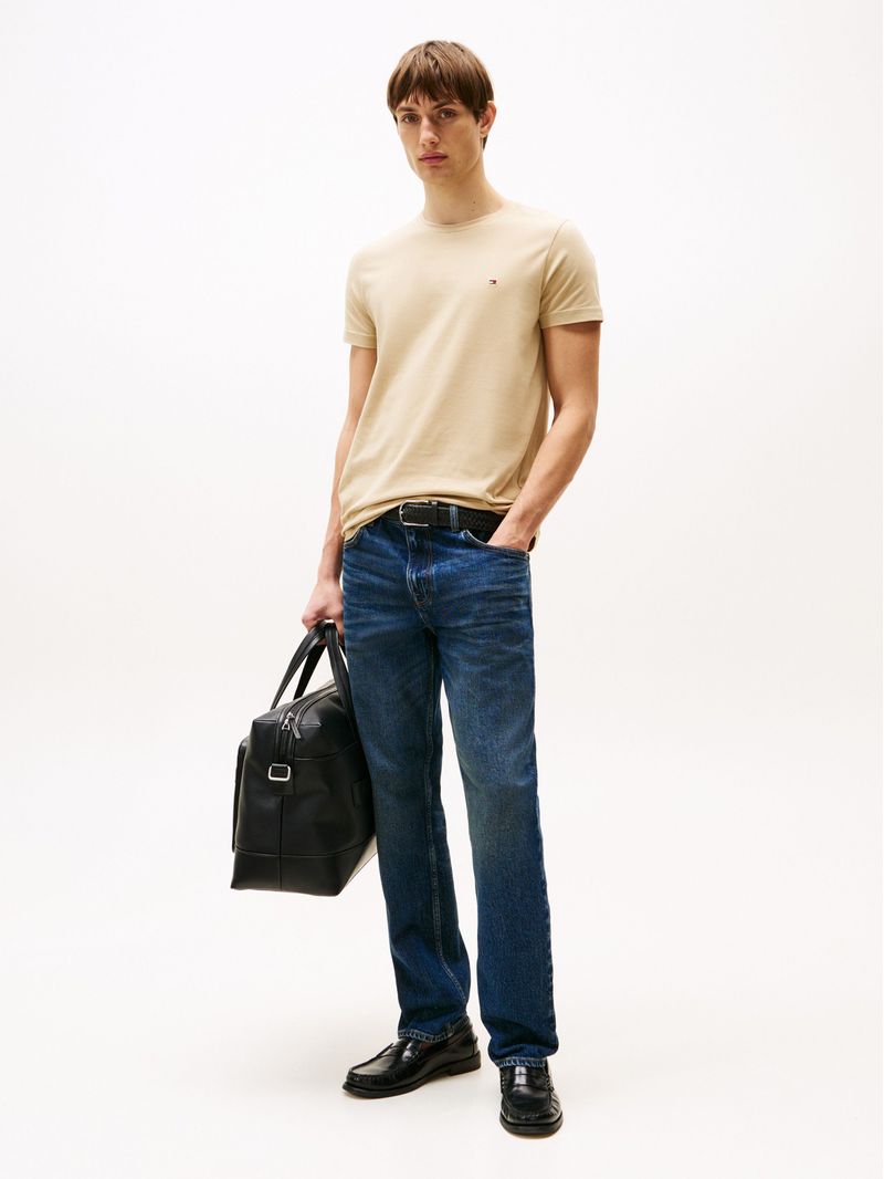 Remera-de-cuello-redondo-y-corte-extra-slim