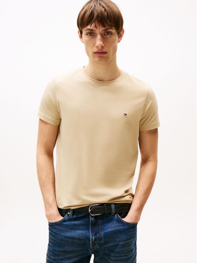Remera-de-cuello-redondo-y-corte-extra-slim