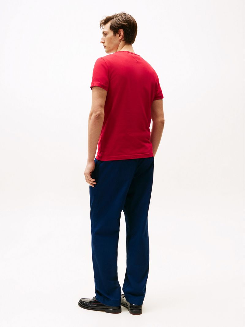 Remera-de-cuello-redondo-y-corte-extra-slim
