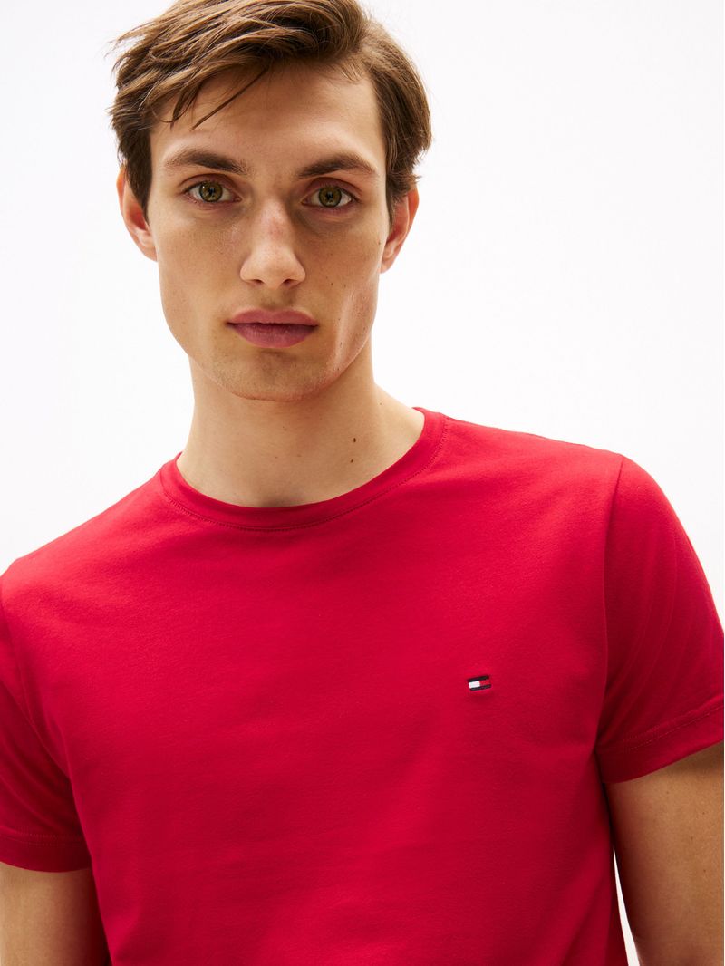 Remera-de-cuello-redondo-y-corte-extra-slim