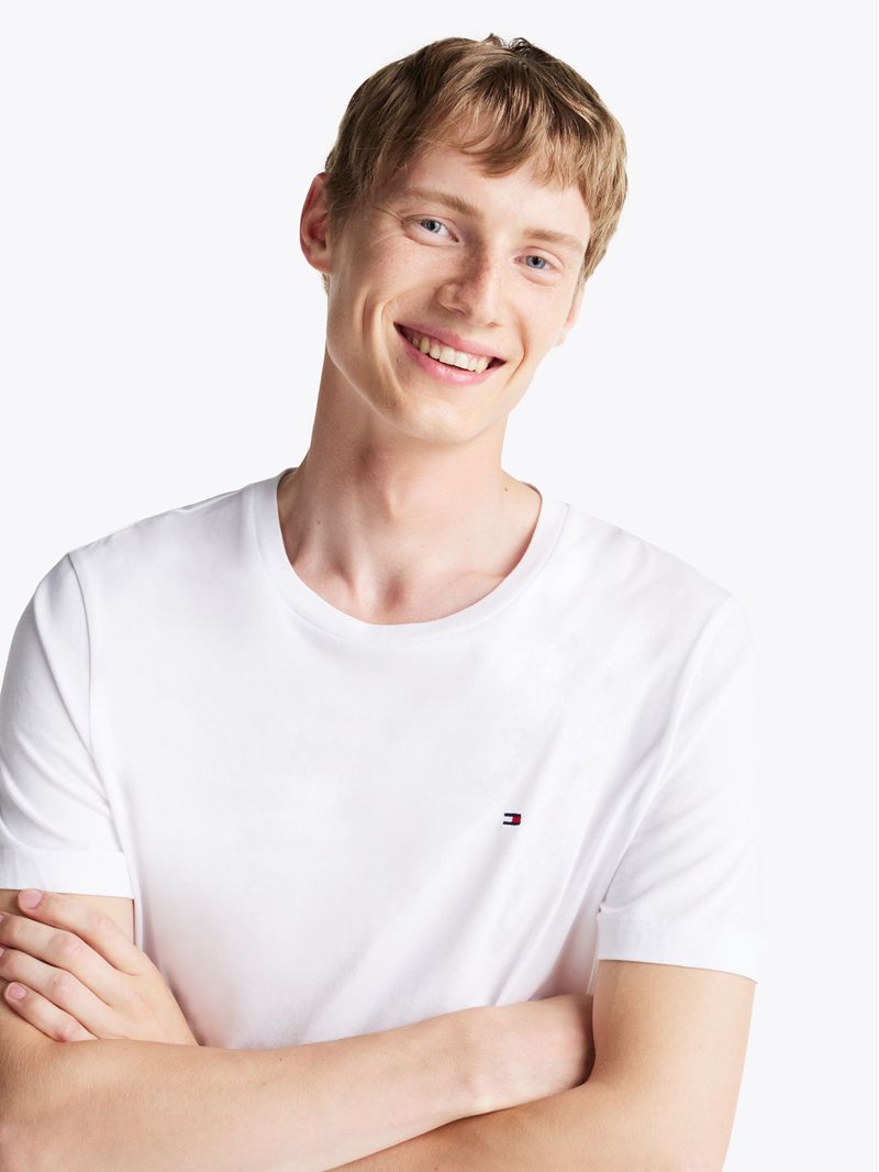 Remera-essential-de-corte-regular