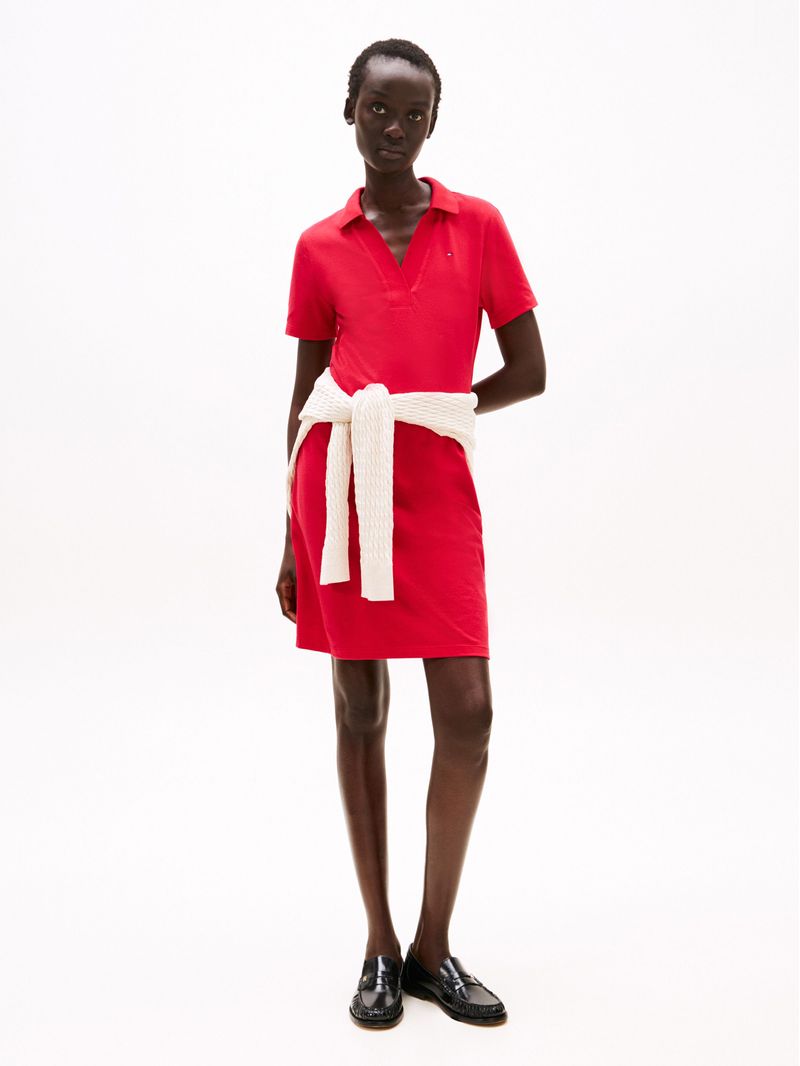 Vestido-tipo-chomba-con-cuello-en-V-abierto