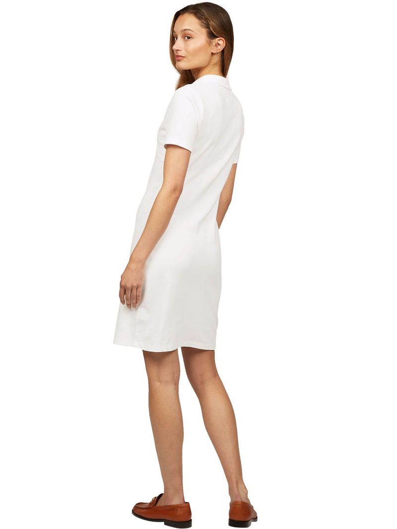 Vestido-tipo-chomba-con-cuello-en-V-abierto