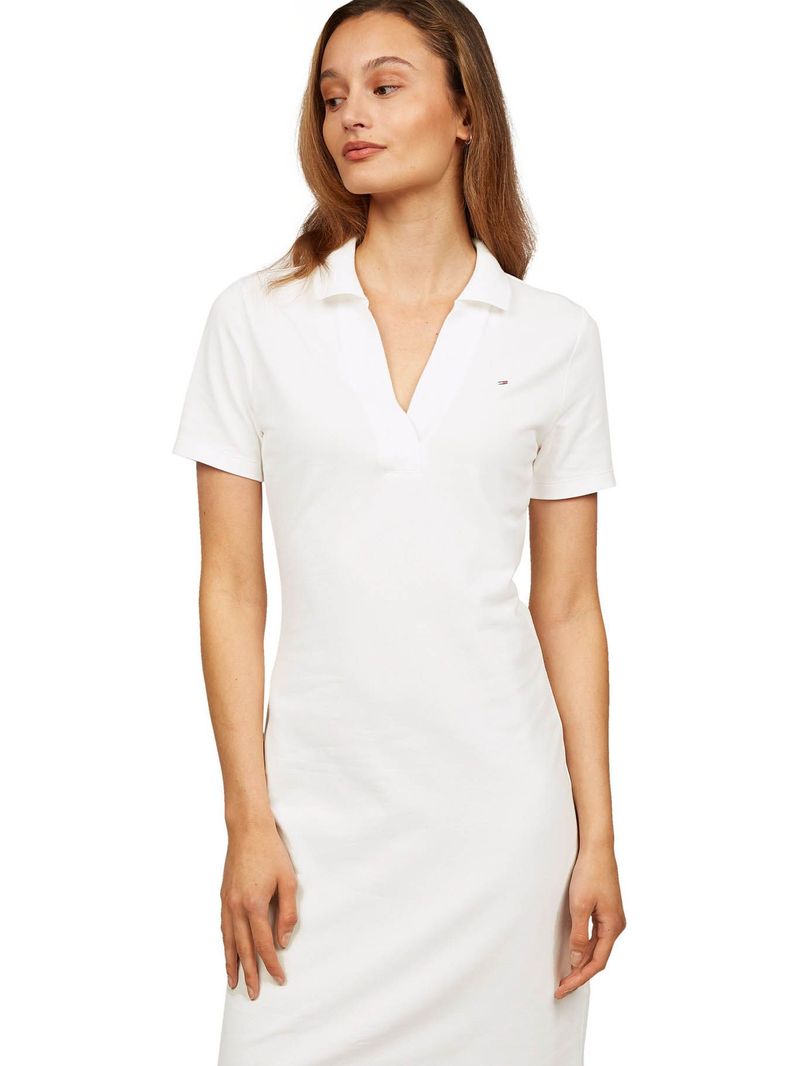 Vestido-tipo-chomba-con-cuello-en-V-abierto