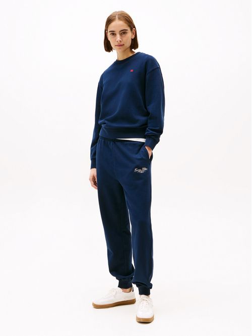 Buzo con logo a contraste bordado