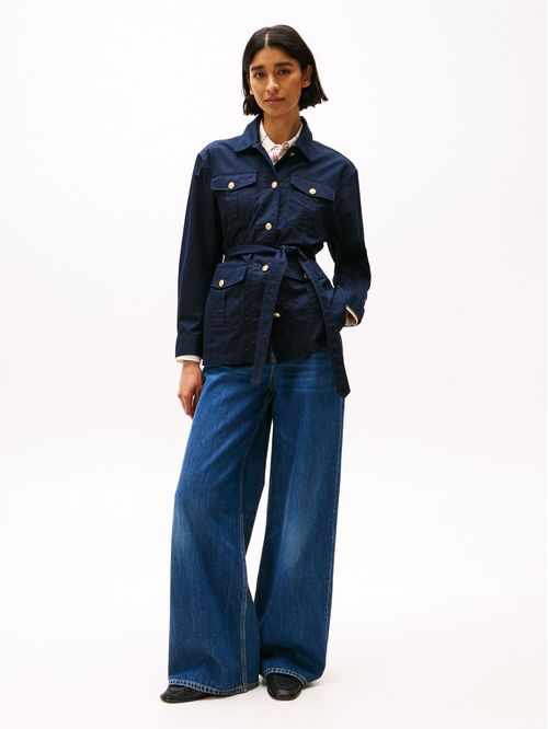 Campera estilo militar con botones dorados