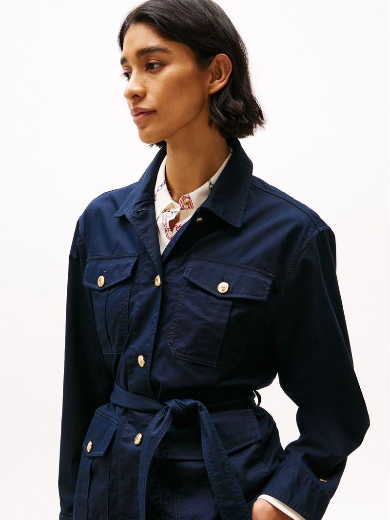 Campera-estilo-militar-con-botones-dorados