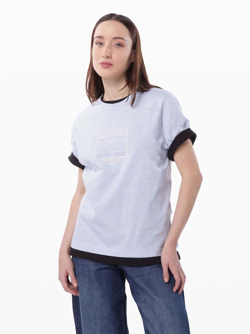 Remera-con-logo-grafico