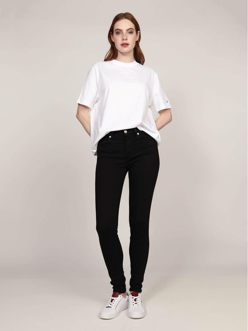 Remera-con-logo-grafico