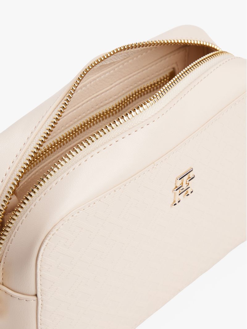 Cartera-con-monograma-TH