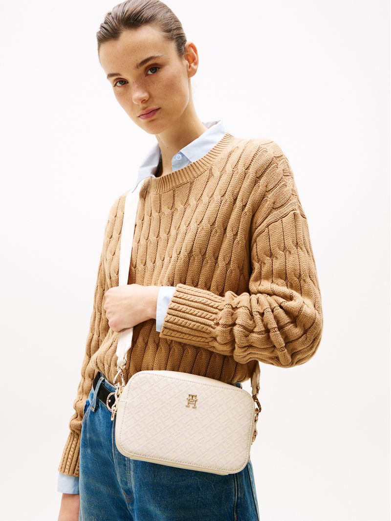 Cartera-con-monograma-TH