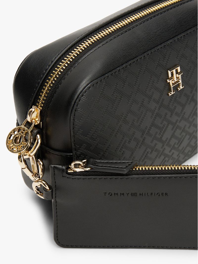 Cartera-con-monograma-TH