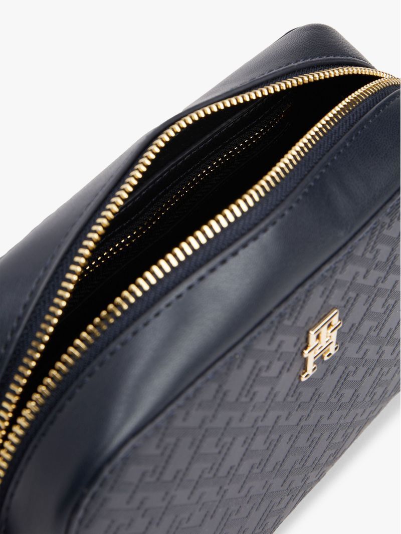 Cartera-con-monograma-TH