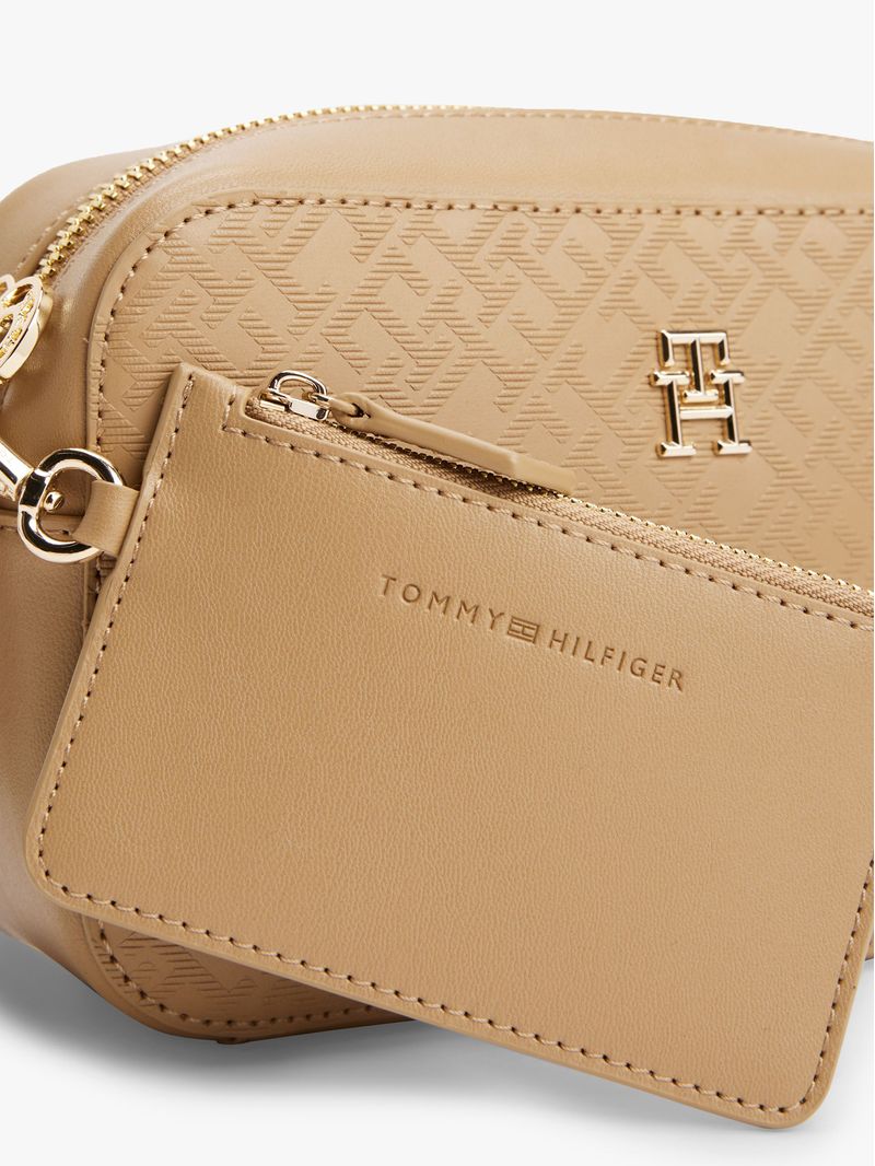 Cartera-con-monograma-TH