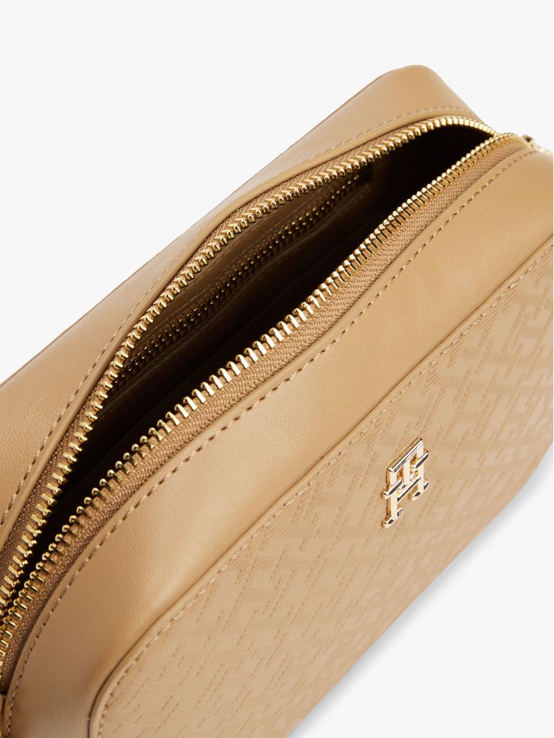 Cartera-con-monograma-TH
