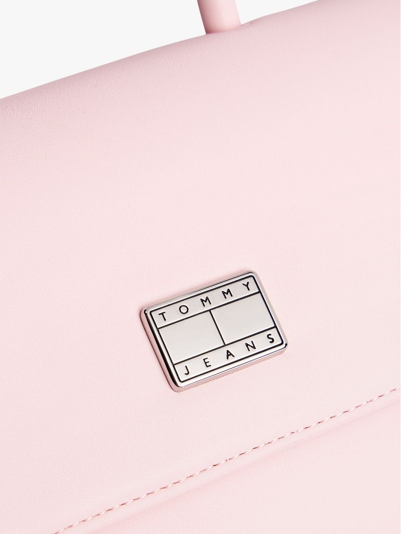 Cartera-con-solapa-y-asa