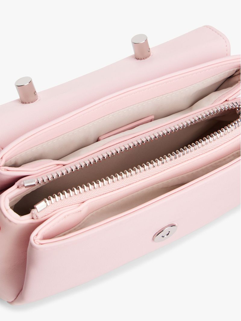 Cartera-con-solapa-y-asa