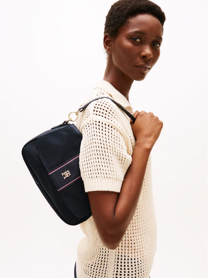 Cartera-de-hombro-con-monograma-TH