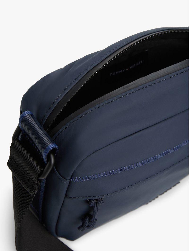 Cartera-reporter-con-logo-texturizado