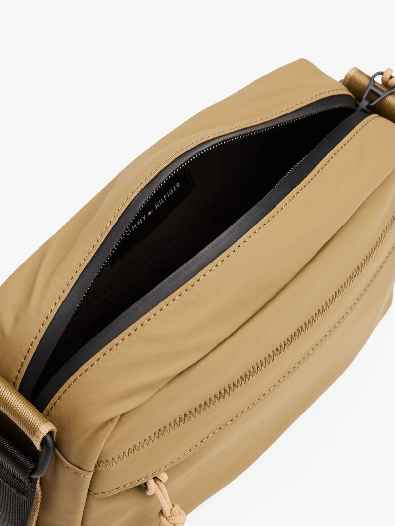 Cartera-reporter-con-logo-texturizado