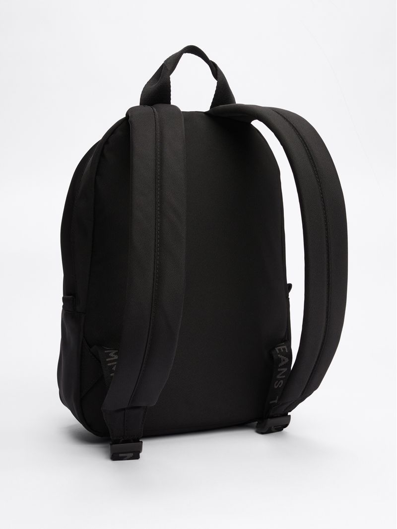 Mochila-Essential-con-inscripcion