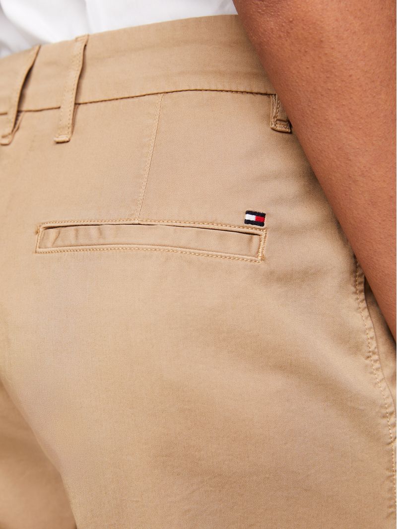 Pantalon-corto-chino-Mom-con-vuelta