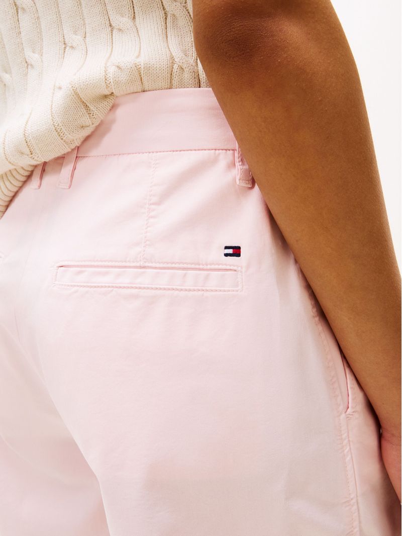 Pantalon-corto-chino-Mom-con-vuelta