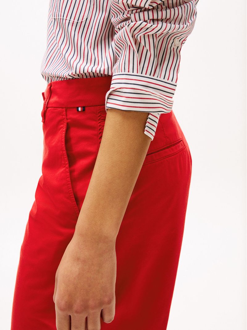 Pantalon-corto-chino-Mom-con-vuelta