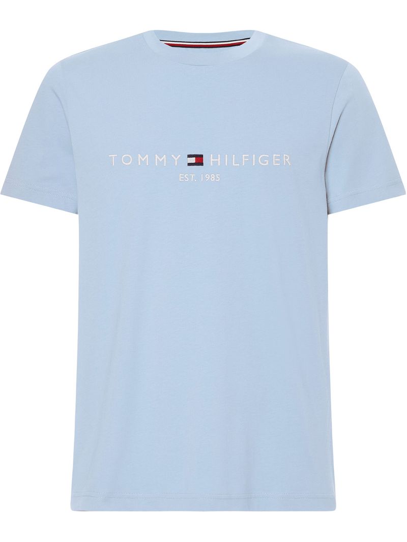 Remera-con-logo-bordado