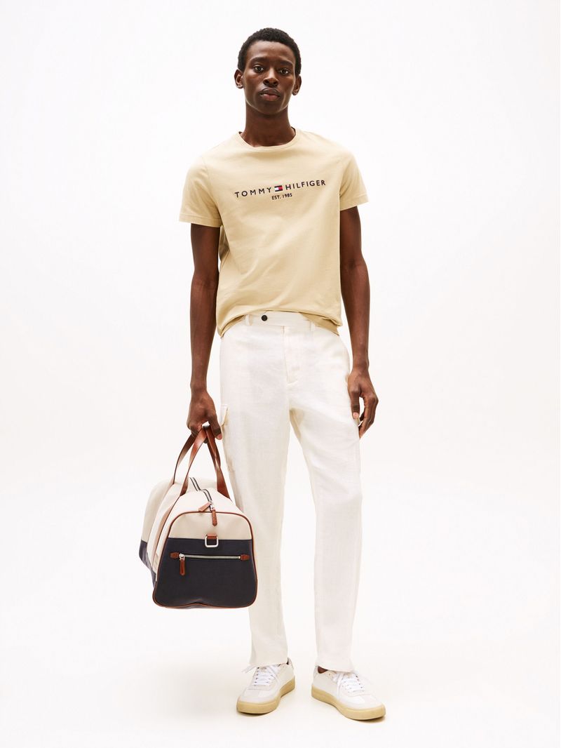 Remera-con-logo-bordado