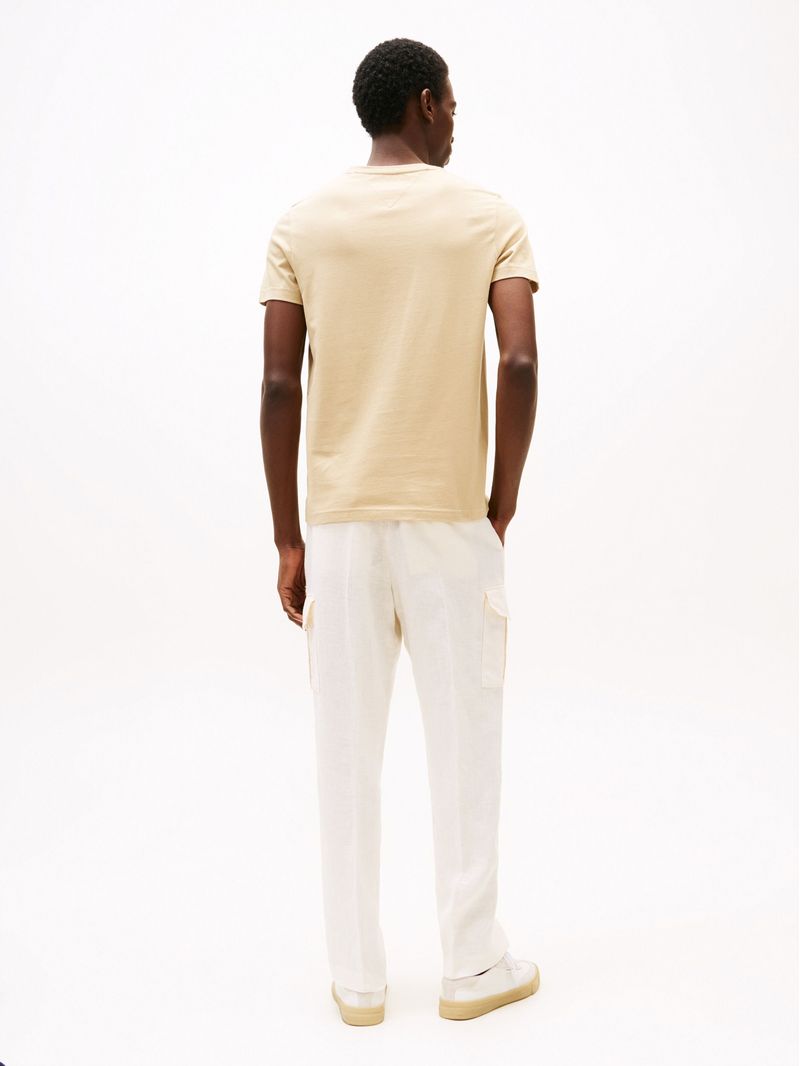 Remera-con-logo-bordado