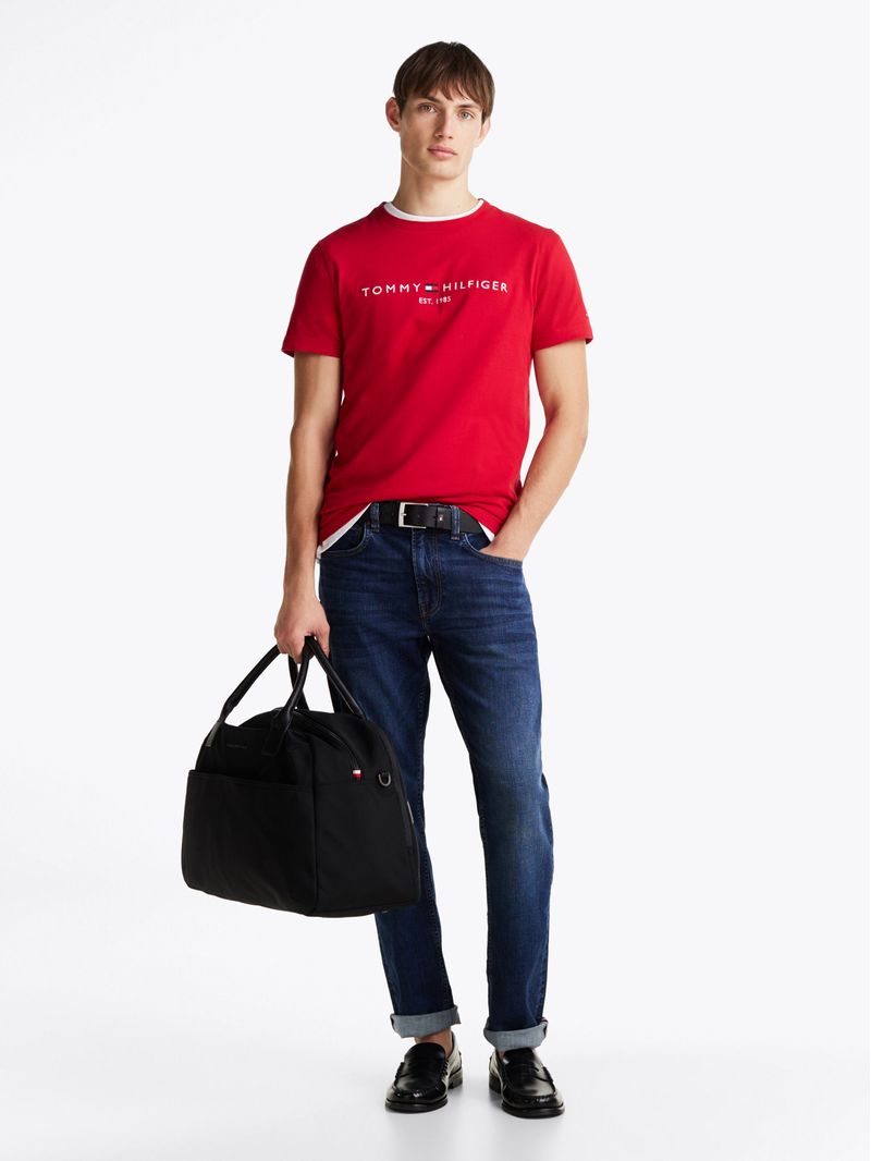 Remera-con-logo-bordado