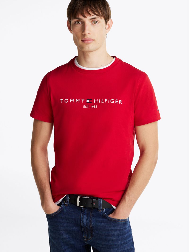 Remera-con-logo-bordado