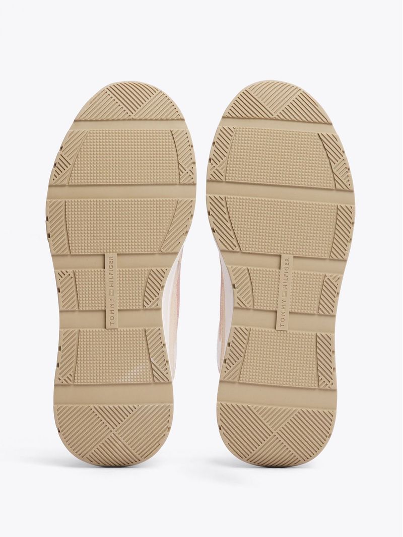 Zapatillas-con-mezcla-de-texturas