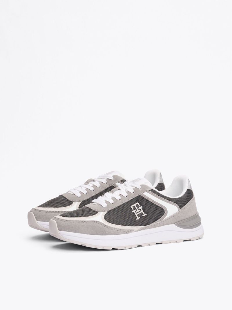 Zapatillas-con-mezcla-de-texturas