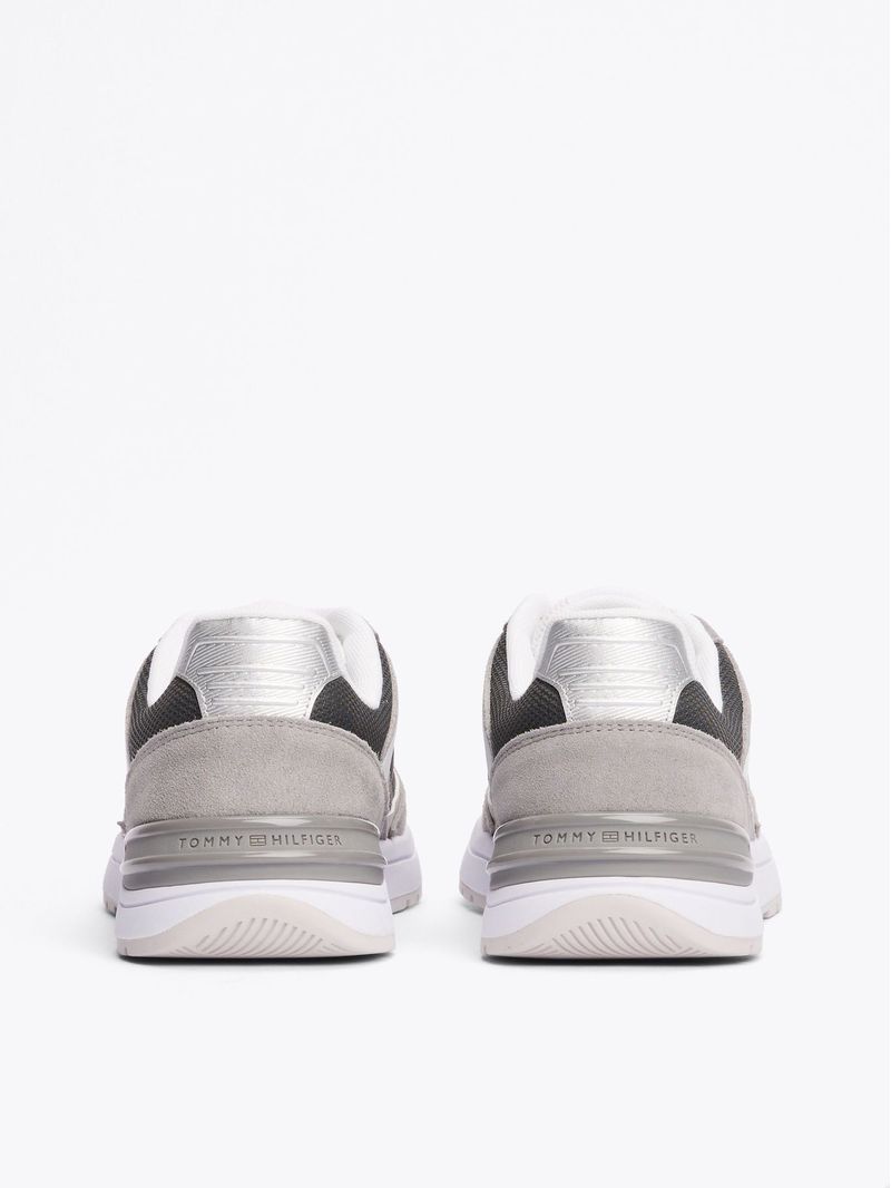 Zapatillas-con-mezcla-de-texturas